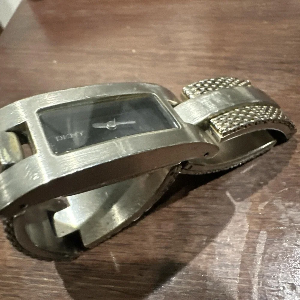 Runs DKNY Women's Silver Toned Bracelet Band Analog Watch Fits Small Wrist 4-5in